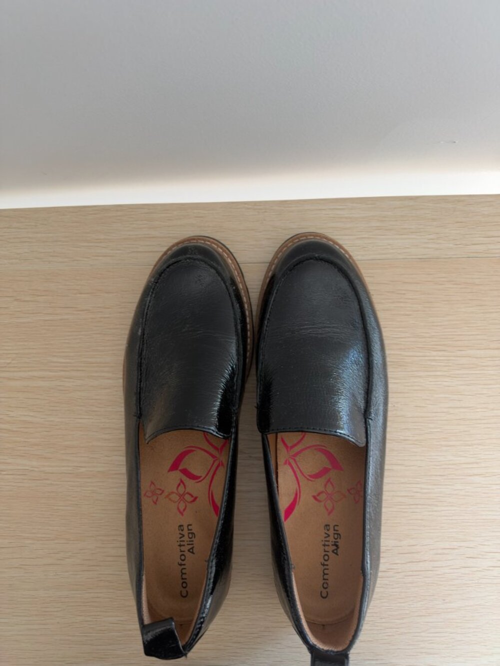 Comfortiva Align Lindee Lug Sole Loafer Black Crinkle Patent Leather Women's 9 W - Picture 2 of 4